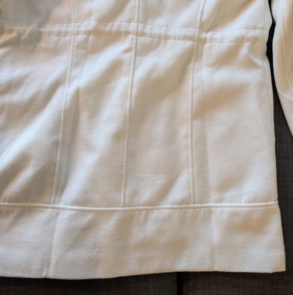 Women's White Cinch Waist & Faux Fur Hooded Coat! - Picture 15 of 16